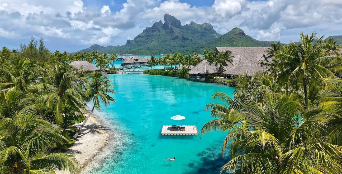 four-seasons-bora-bora-drone-floating-pontoon