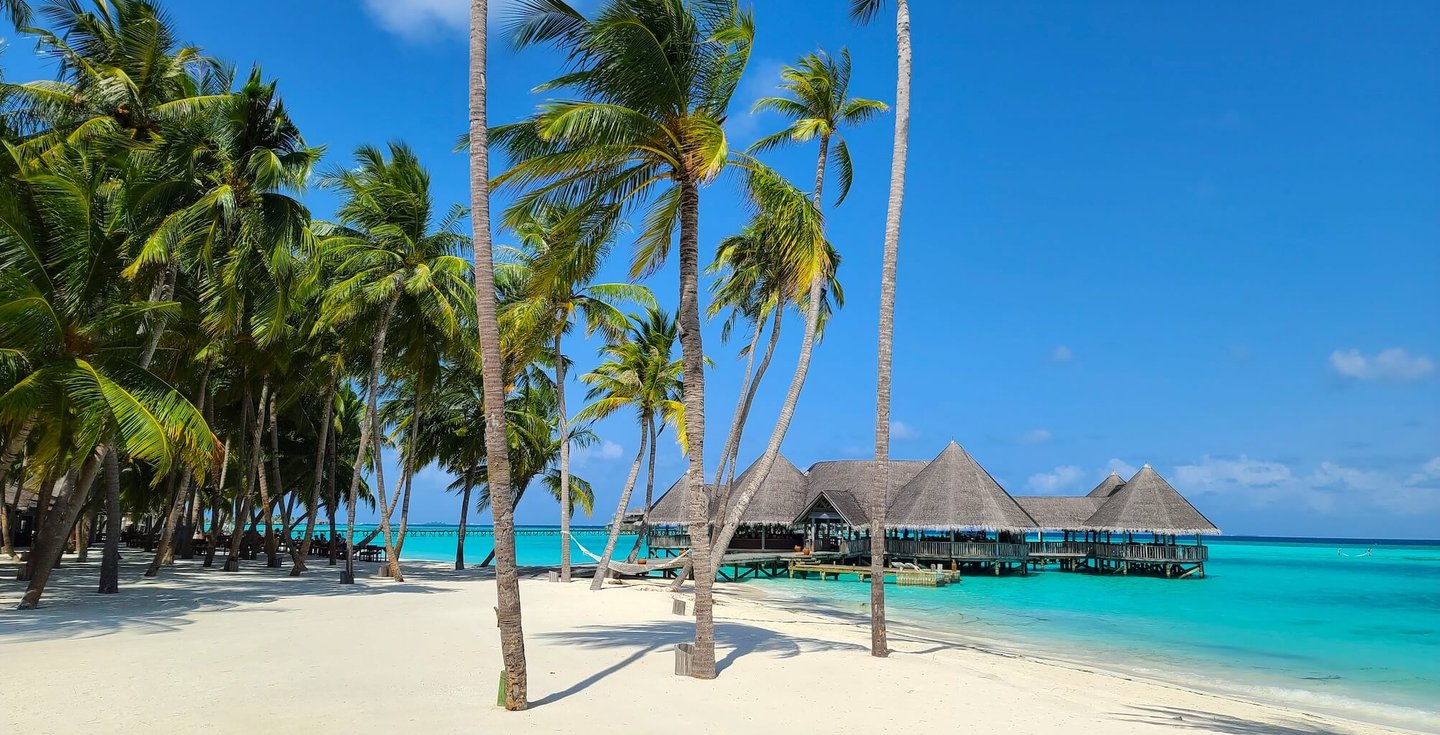 gili-lankanfushi-maldives-beach