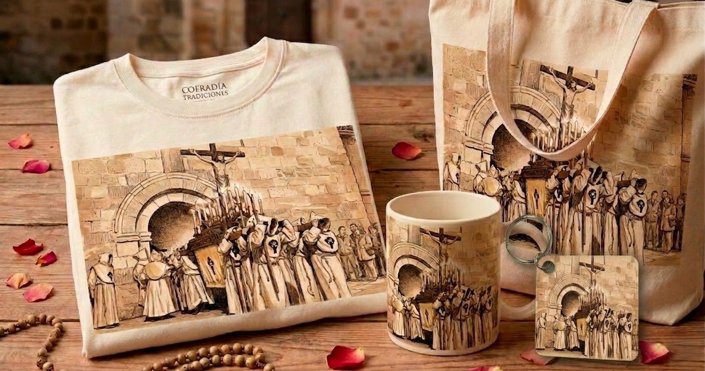 Merchandising Cofradía Tradiciones: camiseta, taza y bolso con diseño de procesión Semana Santa.