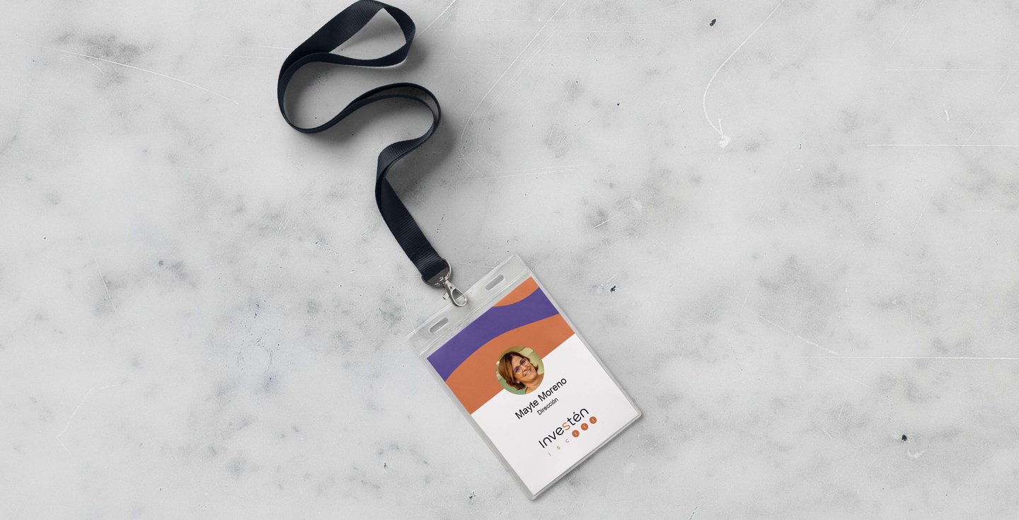 tarjeta de identificacion de la directora de investen isciii