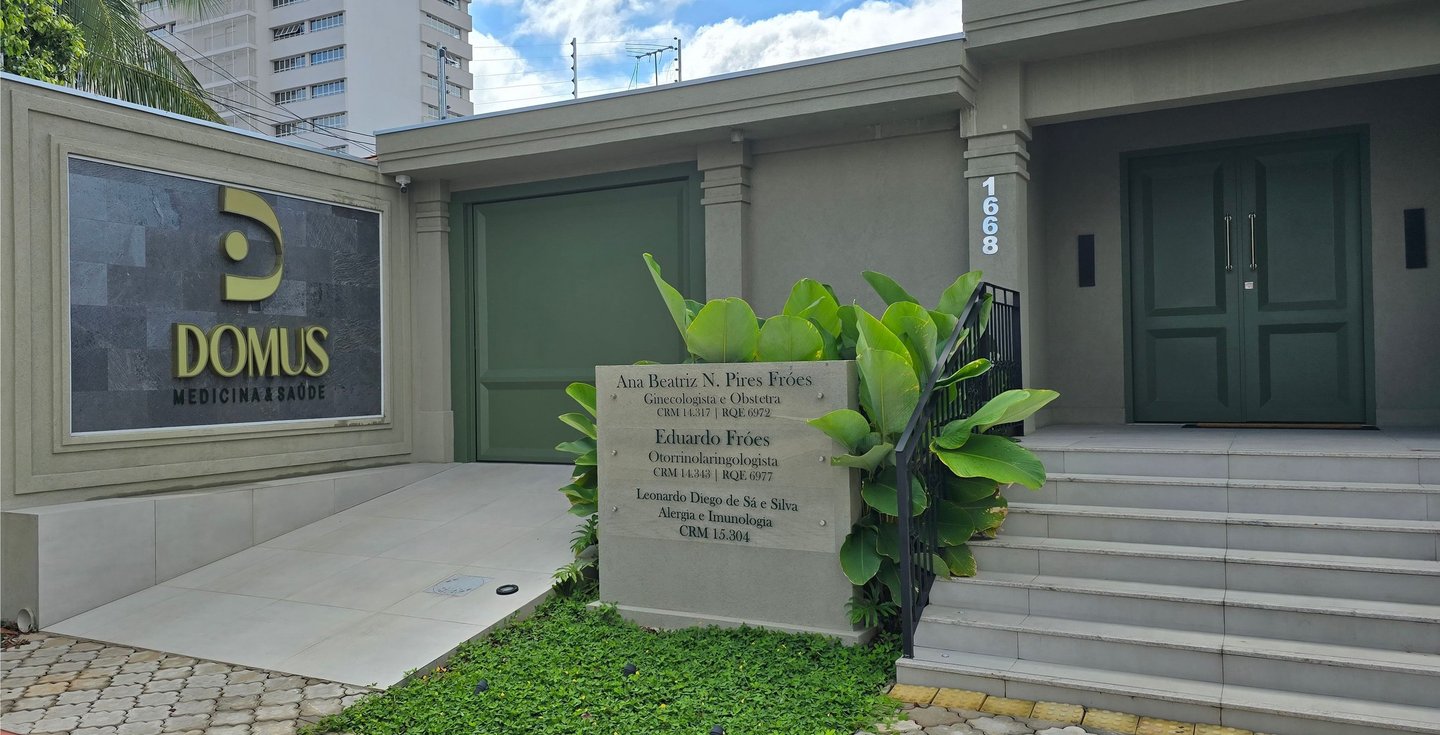 Clínica DOMUS, atendimento médico especializado com foco no paciente.
