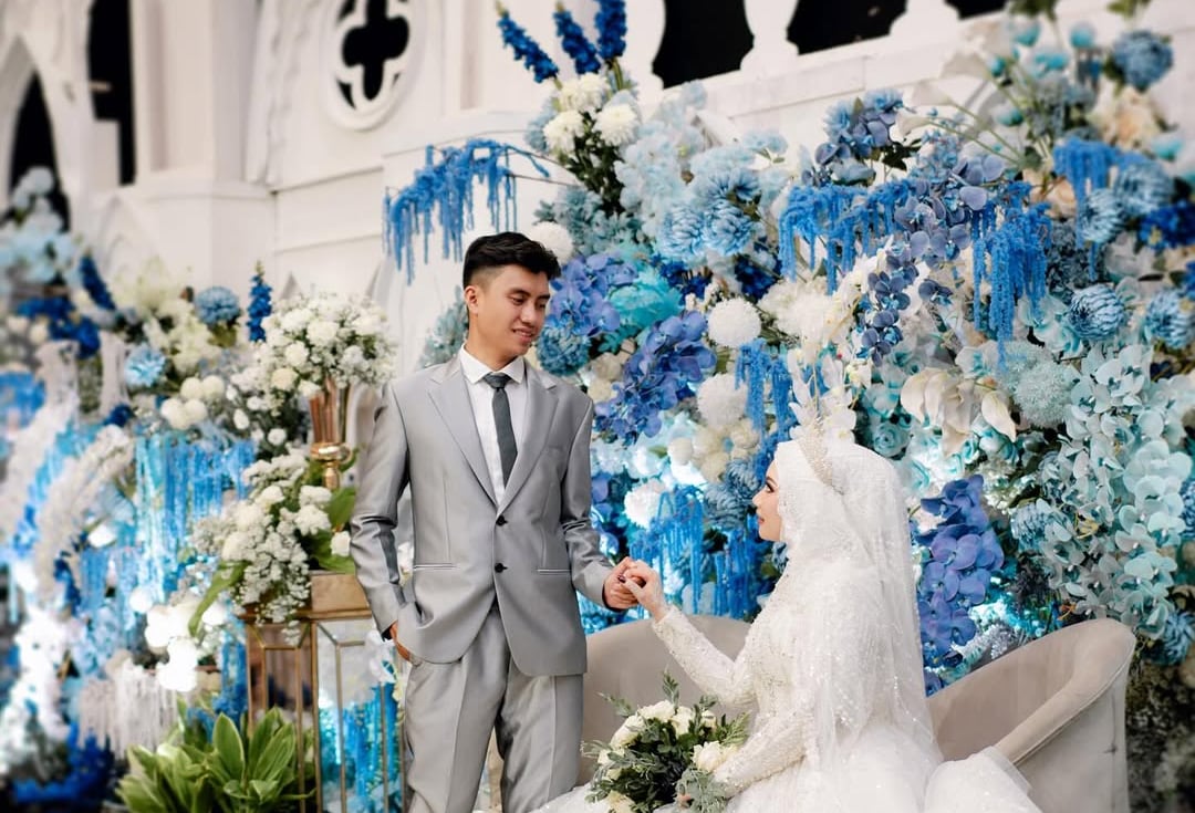 Dekorasi panggung pernikahan elegan dan detail