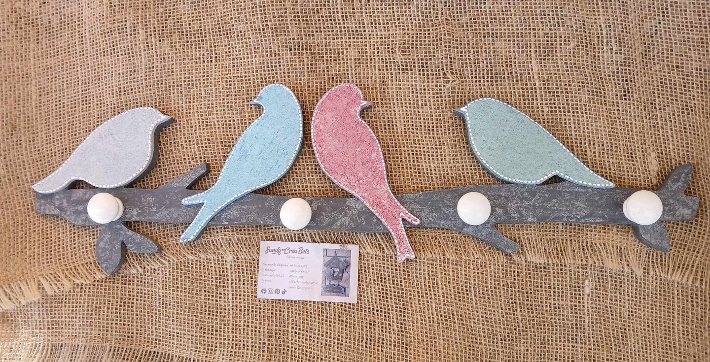 Patère artisanale en bois découpée et peinte à la main thème oiseaux