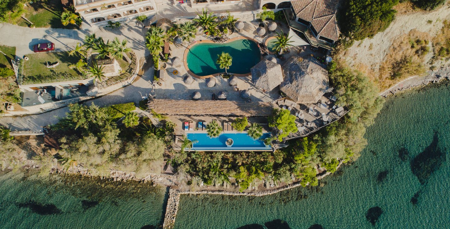Gloria Maris Hotel Suites and Villa location layout map room size hotel size boat rental