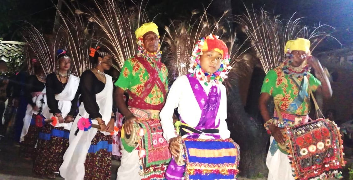 danses en habits traditionnels