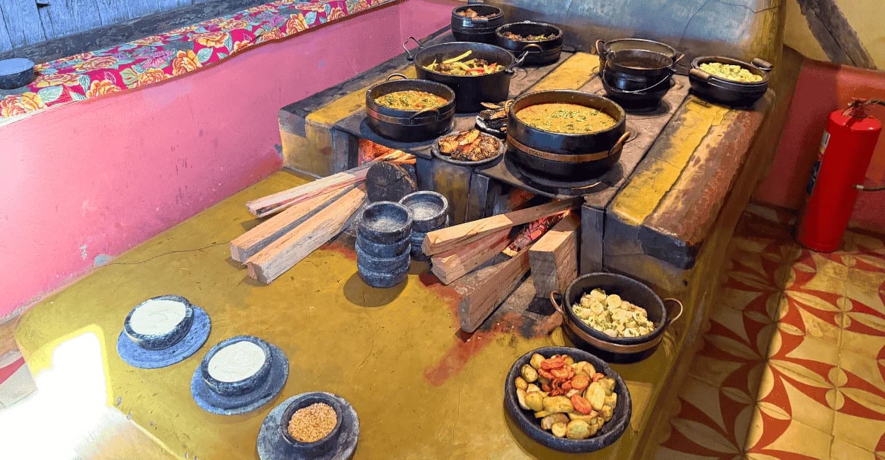 Restaurante Villa Italia em Itatiaia MG, com fogão a lenha, panelas de comida mineira