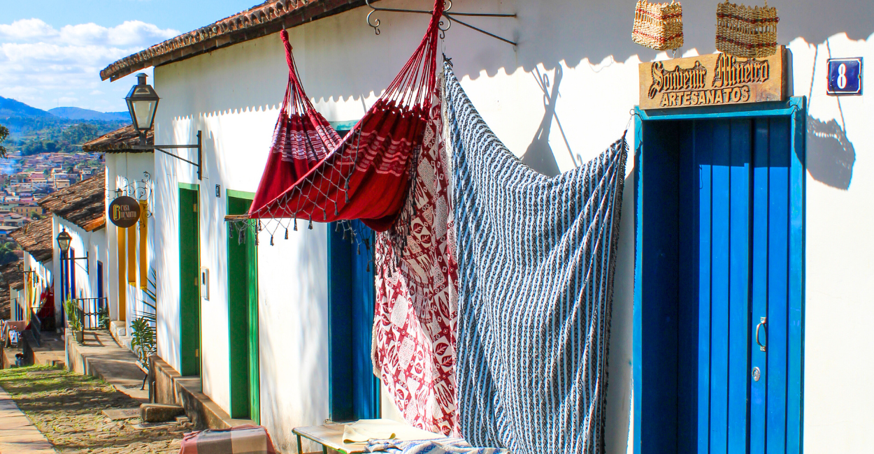 Artesanatos no centro historico de Congonhas, cidade turistica e historica de Minas Gerais