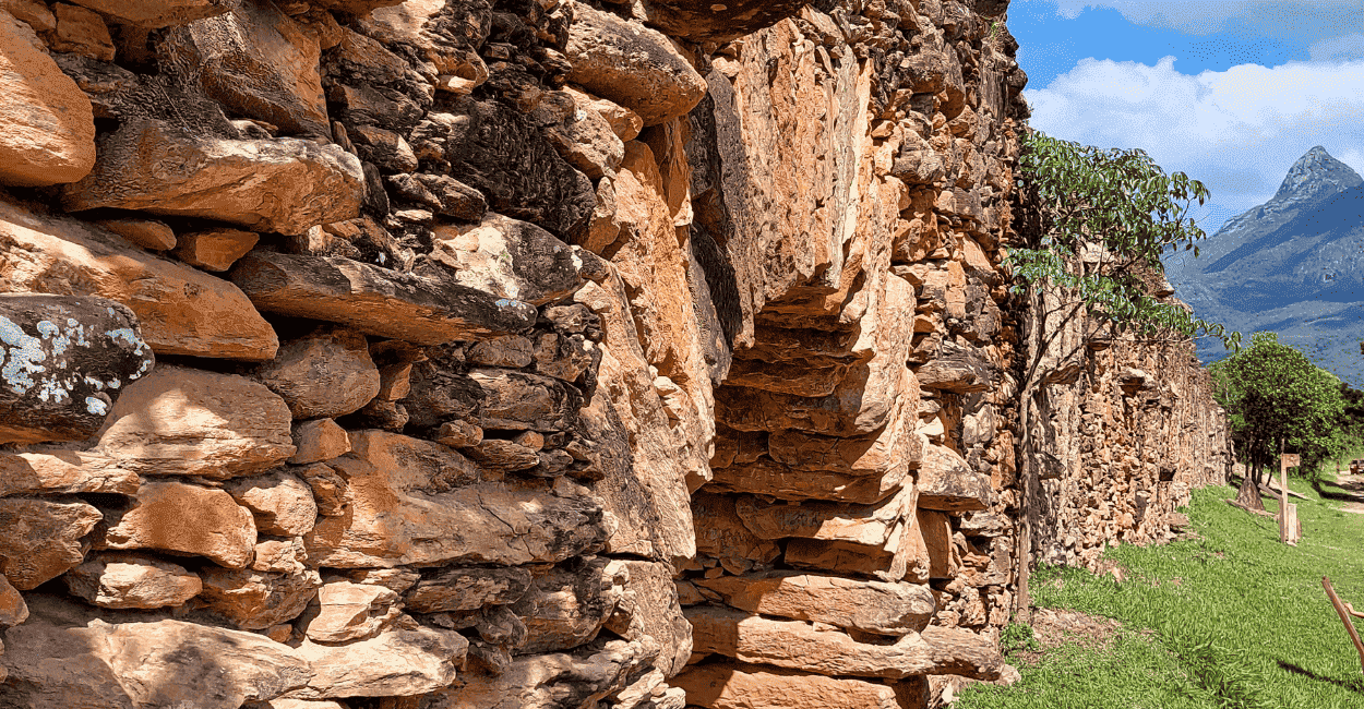 Bicame de Pedra construido com pedras, ponto turistico em Catas Altas MG