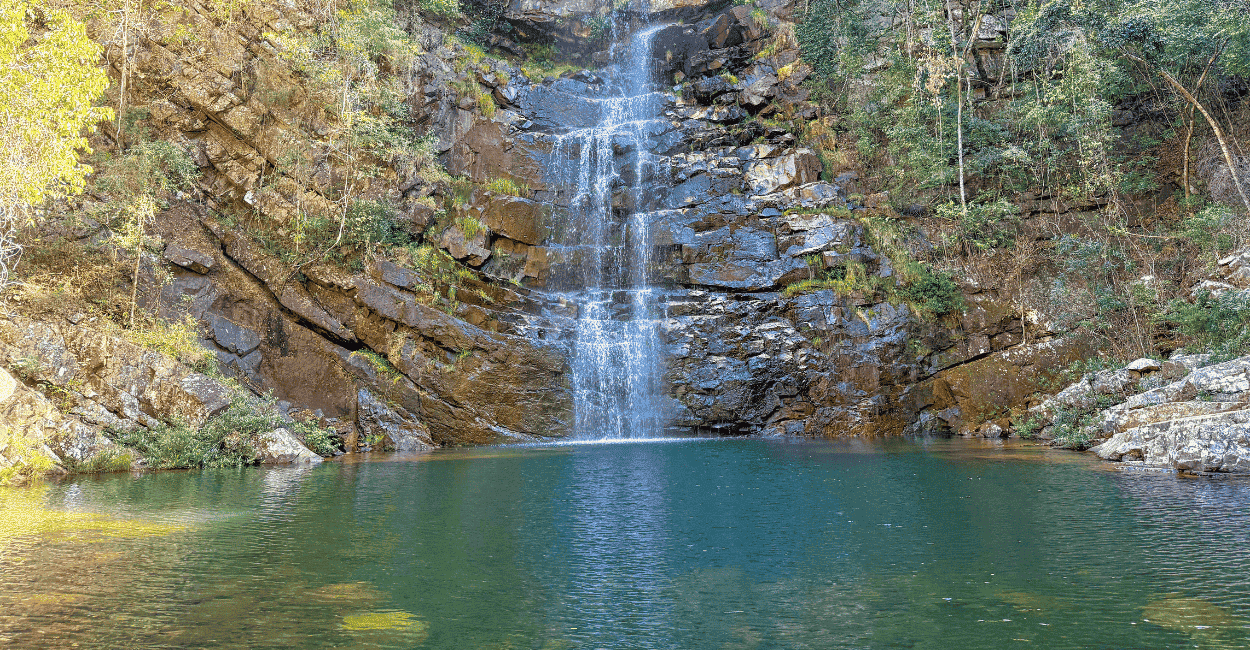 Cachoeira das Fadas em Conselheiro Mata com águas cristlinas, distrito de Diamantina MG