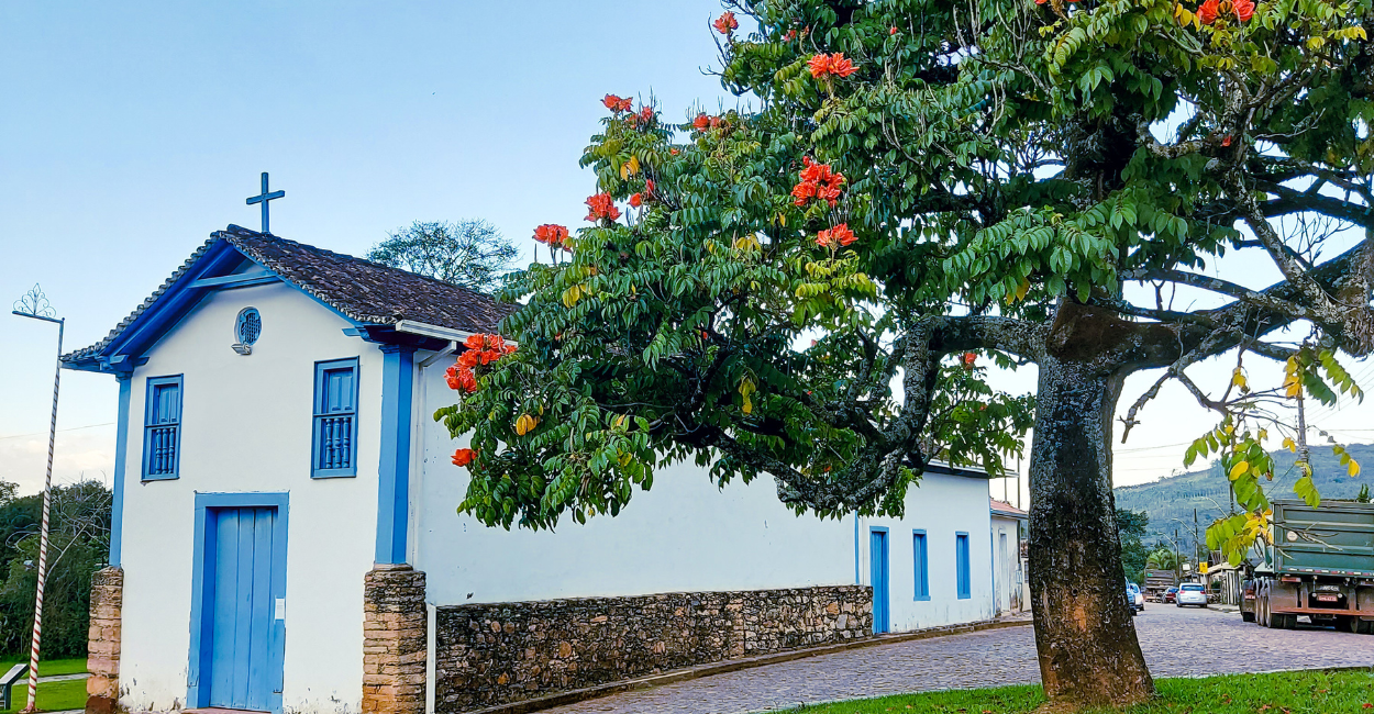 Igreja Histórica no centro histórico de morro d'água quente, distrito de Catas Altas, MG