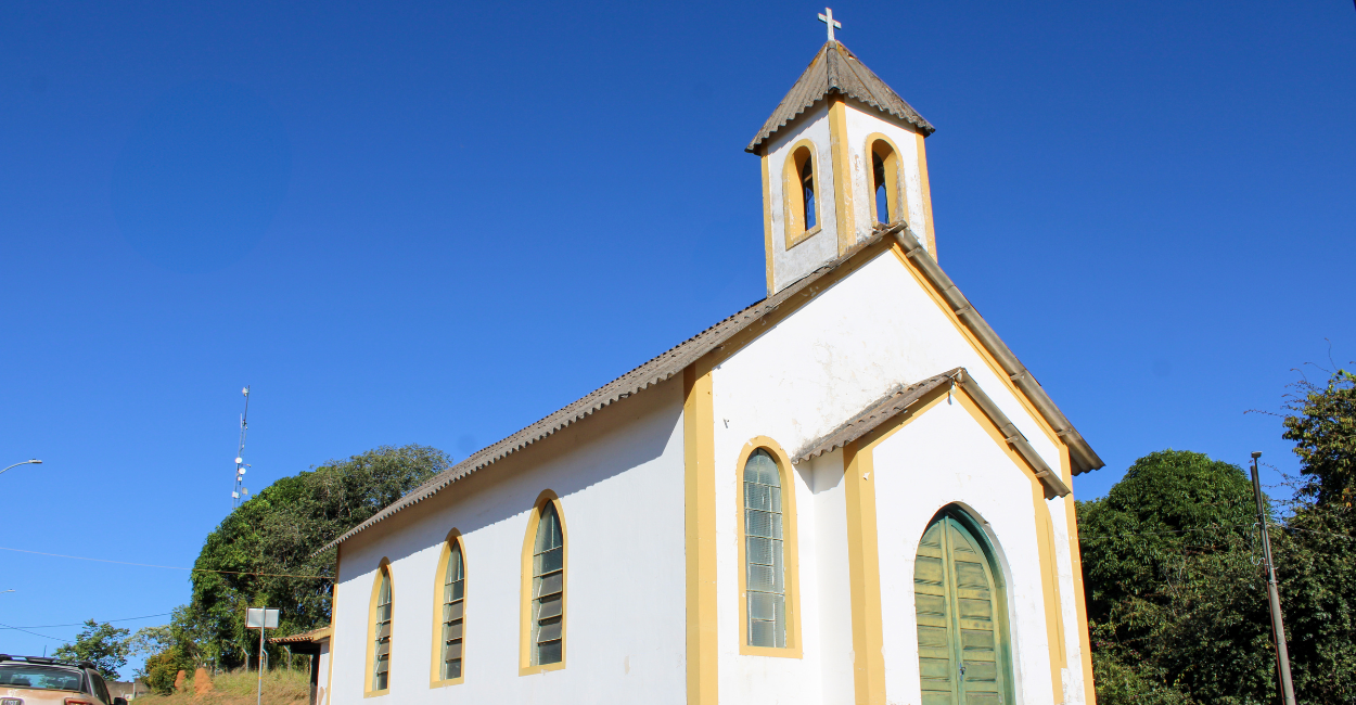 Igreja Histórica no Centro Histórico de Queluzito, Cidade do Interior de Minas Gerais