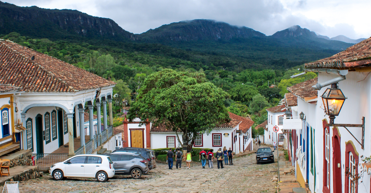 Centro Histórico de Tiradentes, com a Serra São José ao fundo
