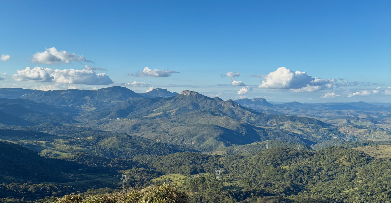 Montanhas e Natureza no Interior de Minas Gerais