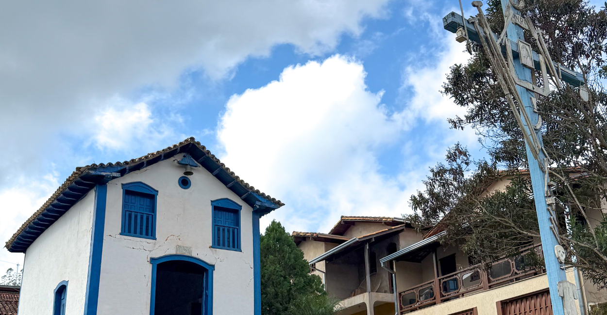 Igreja Histórica no Centro Histórico de Brumal, Distrito de Santa Bárbara, MG