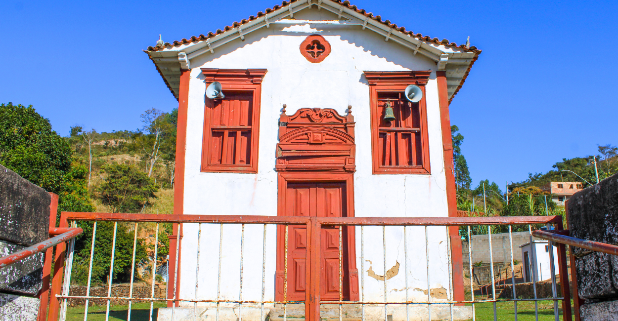 capela-colonial-em-itapanhoacanga-distrito-turistico-em-minas-gerais