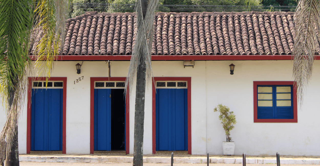 Casa do periodo colonial no centro turistico de Brumal, distrito de Santa Barbara MG