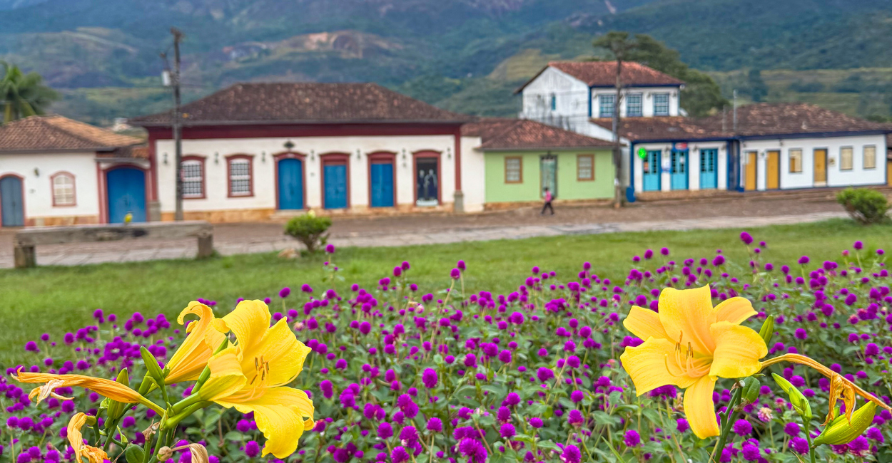 Praça central centro histórico e turistico de Catas Altas, cidade muito visitada em Minas Gerais