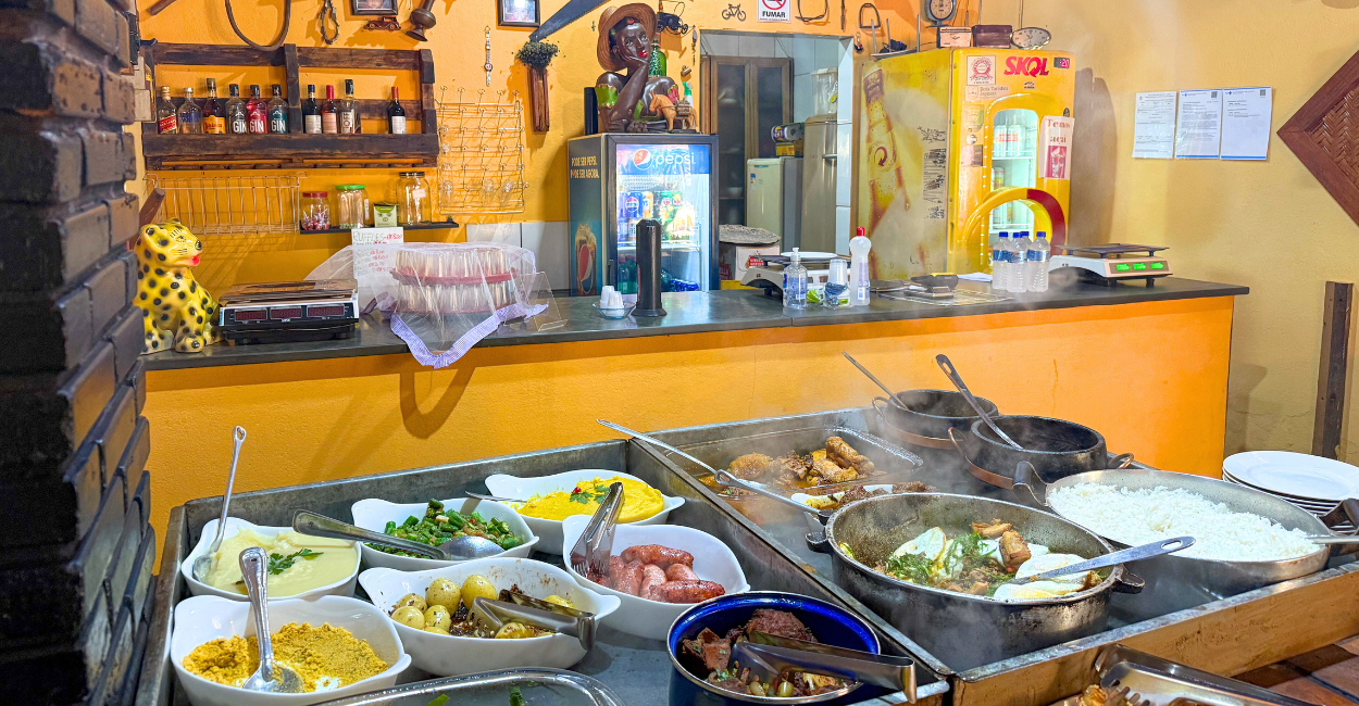 Restaurante com tempeiro mineiro, realçando a culinária de Minas Gerais