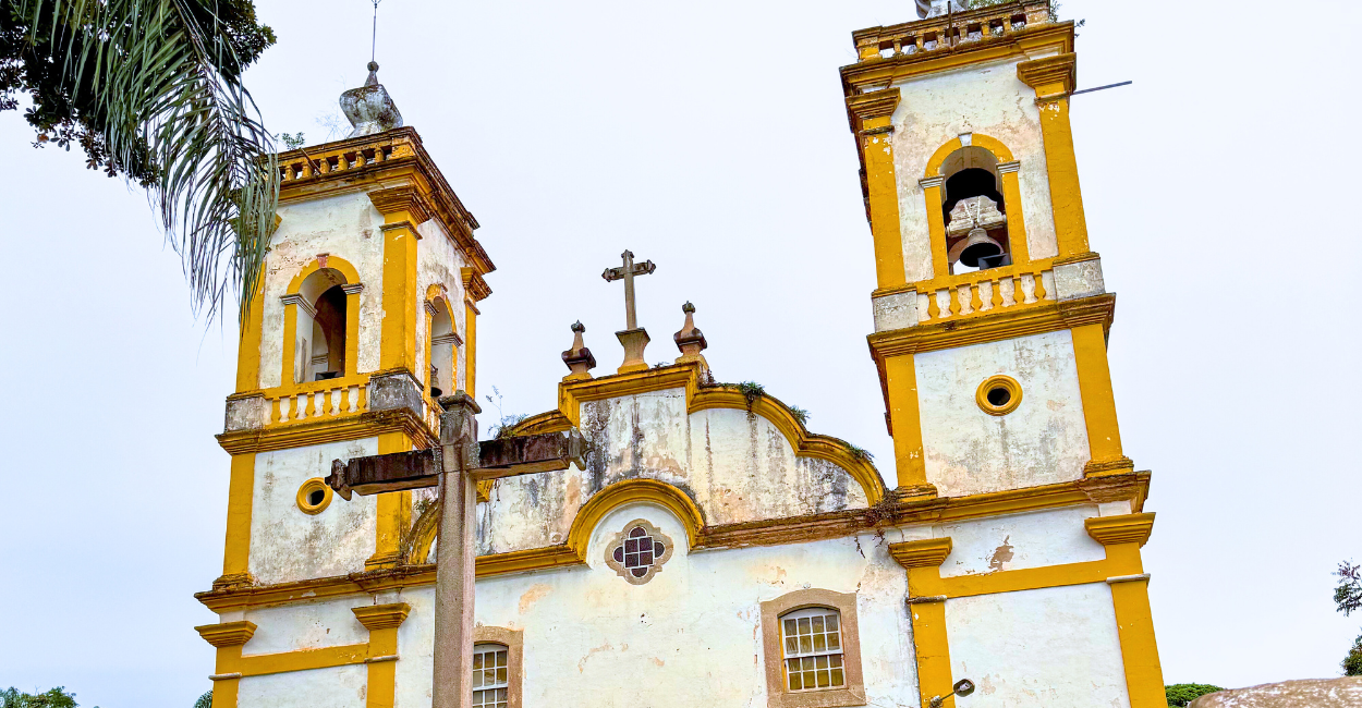 Igreja histórica e turistica no distrito Amarantina, entre Ouro Preto e BH em Minas Gerais
