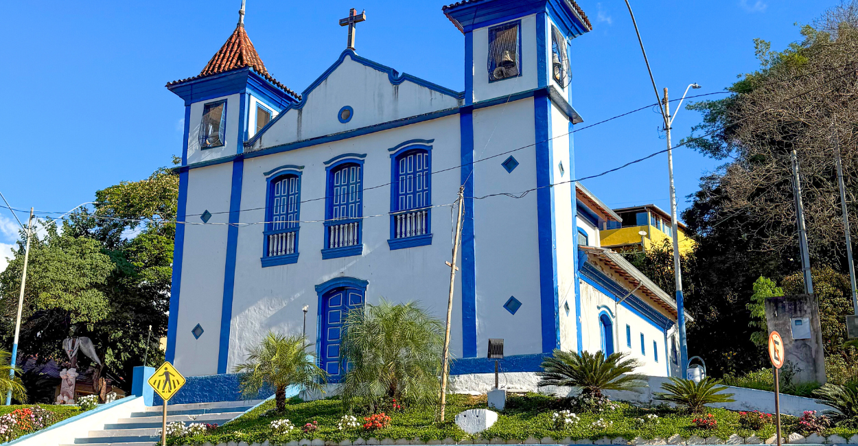 Igreja Matriz no centro turistico de Ipoema, Minas Gerais