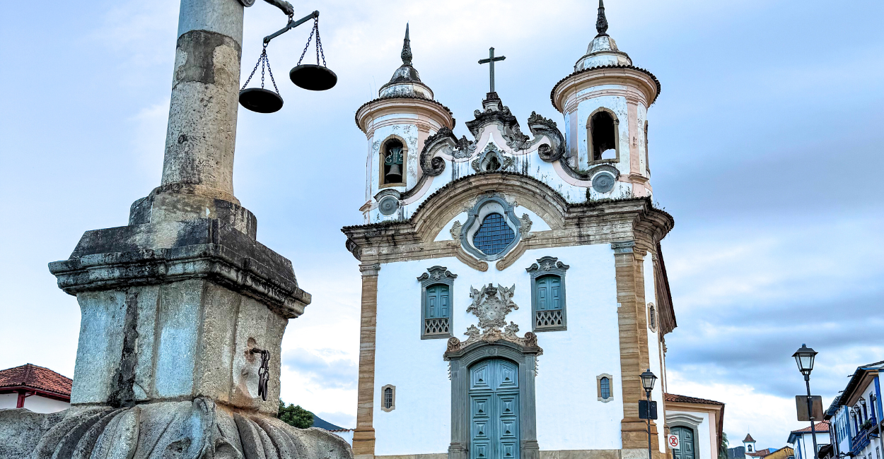Igreja historica na praça Minas Gerais, centro turistico da cidade turistia Mariana MG