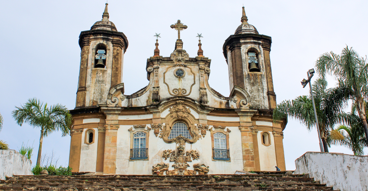 Igreja histórica e com estilo barroco em Ouro Preto, Minas Gerais