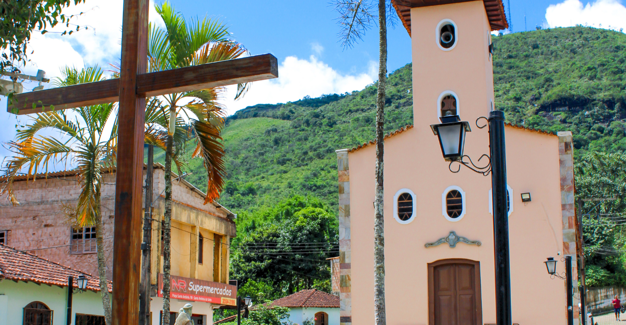 Igreja Matriz de Santo Antônio do Salto, distrito histórico e turistico de Ouro Preto