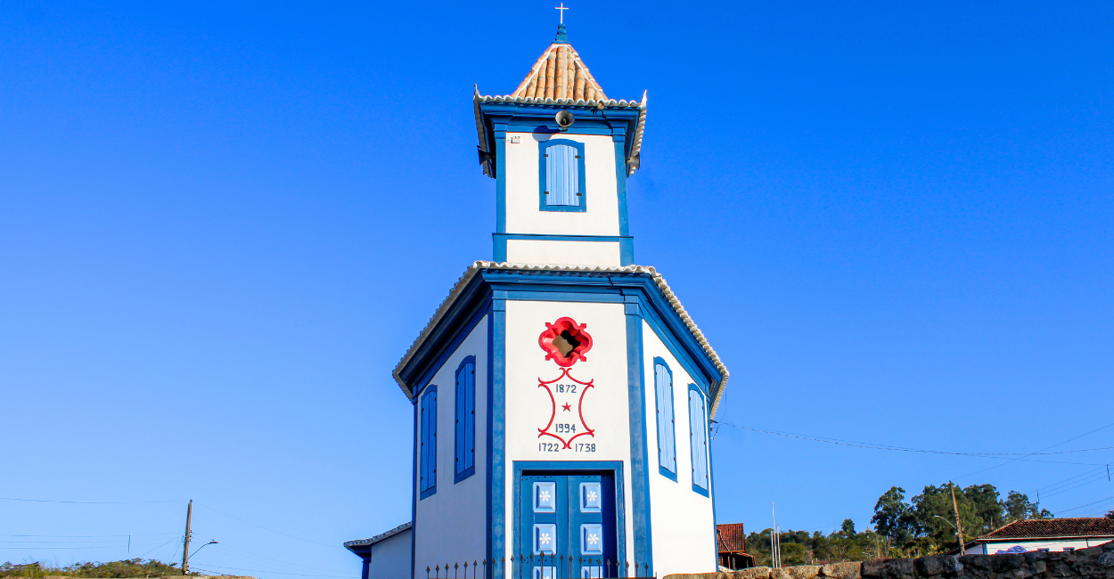 Igreja Matriz do distrito histórico de Córregos, em Minas Gerais