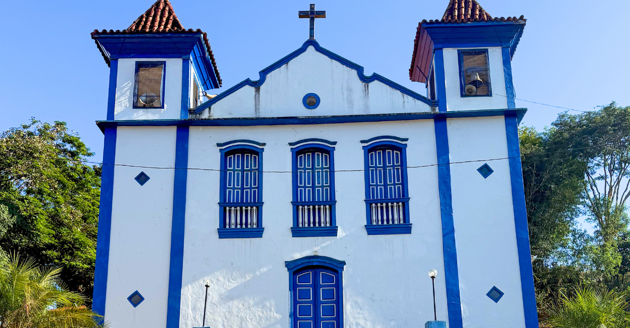 Igreja Matriz no centro turistico de Ipoema, Minas Gerais