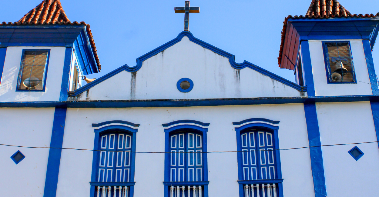 Igreja Matriz no centro turistico de Ipoema, Minas Gerais