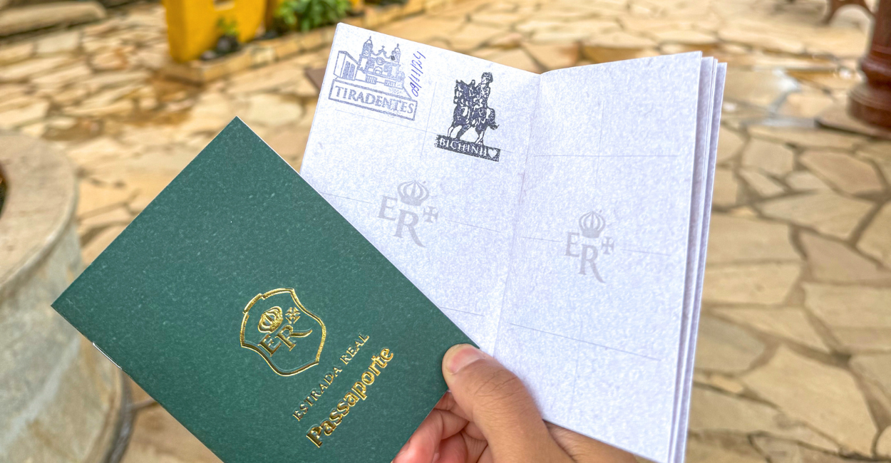 Passaporte da Estrada Real com carimbos de Tiradentes e Bichinho