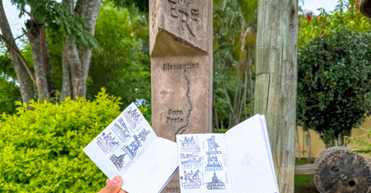 Passaporte da estrada real com carimbos de cidades e distritos históricos de Minas Gerais