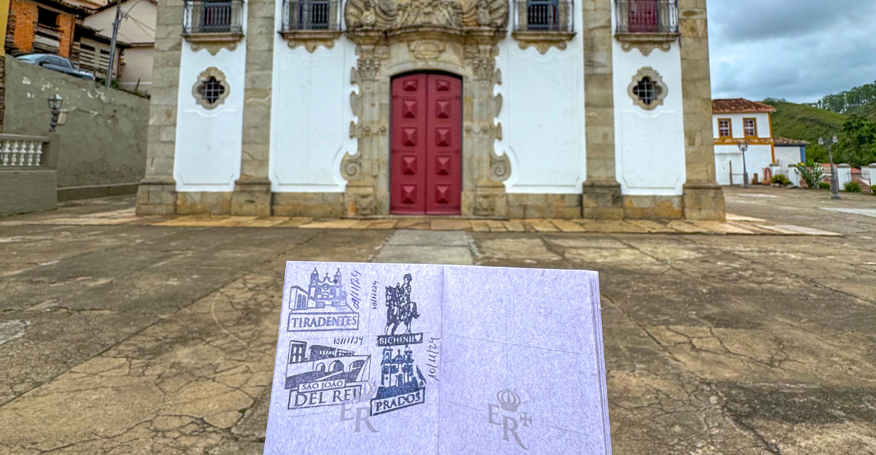 Passaporte da estrada real com carimbos de cidade históricas e turisticas em Prados MG