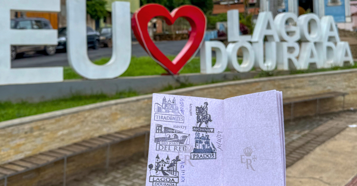 Passaporte da estrada real em Lagoa Dourada, com carimbos de cidades e distrito mineiros