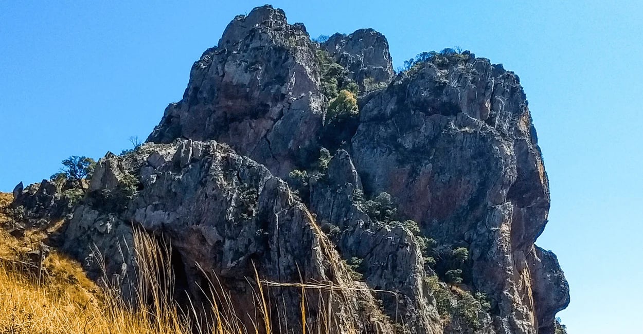 Pedra Grande com imponentes formações rochosas em Itatiaiuçu, Minas Gerais