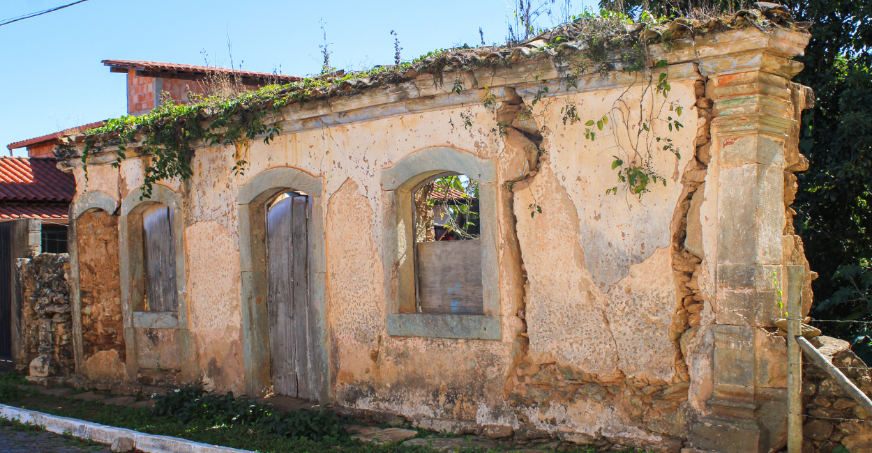 Ruinas de Uma Casa Histórica em Itatiaia, Distrito Histórico de Ouro Branco, Pertinho de BH, MG