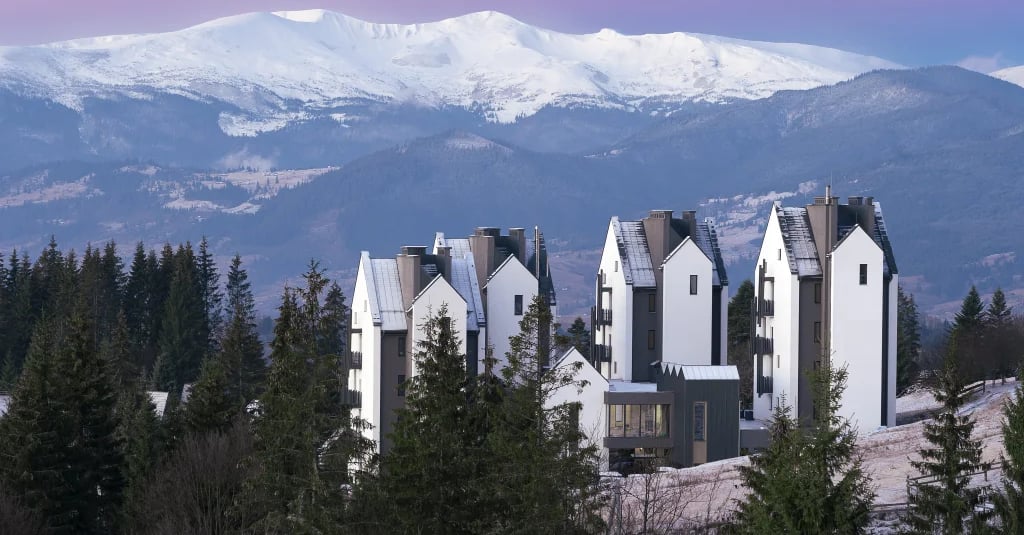 architektoniczne zdjęcie hotelu w górach