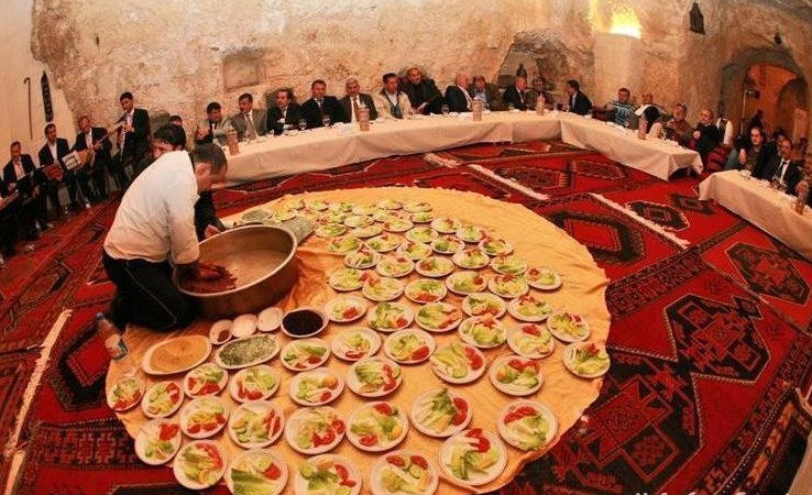Urfa sıra gecesi meşhur çiğköfte canlı gösterisi