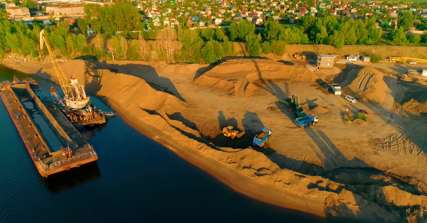 Mineração de areia em leito de rio