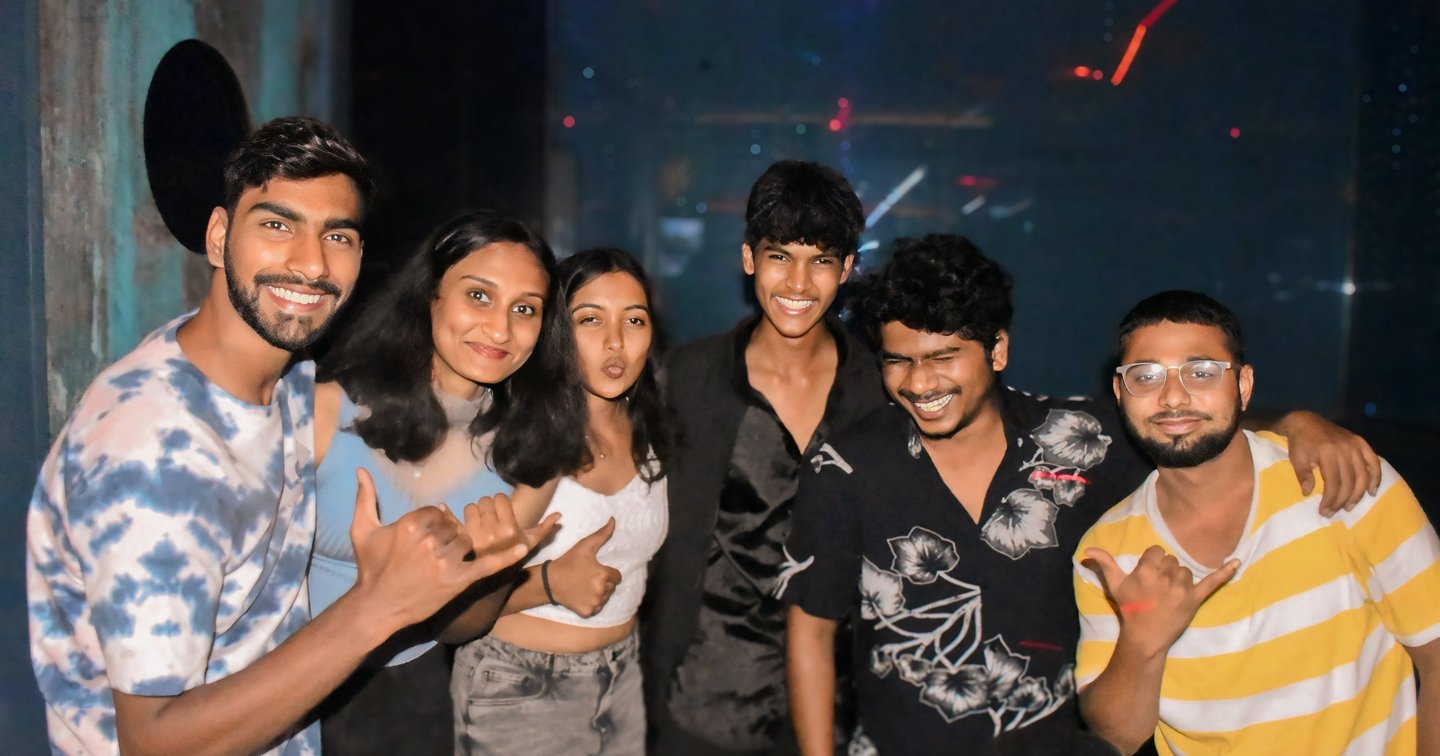 🌙 Things to Do in Pondicherry After 9 PM – The Night Starts at Boomerang Pub