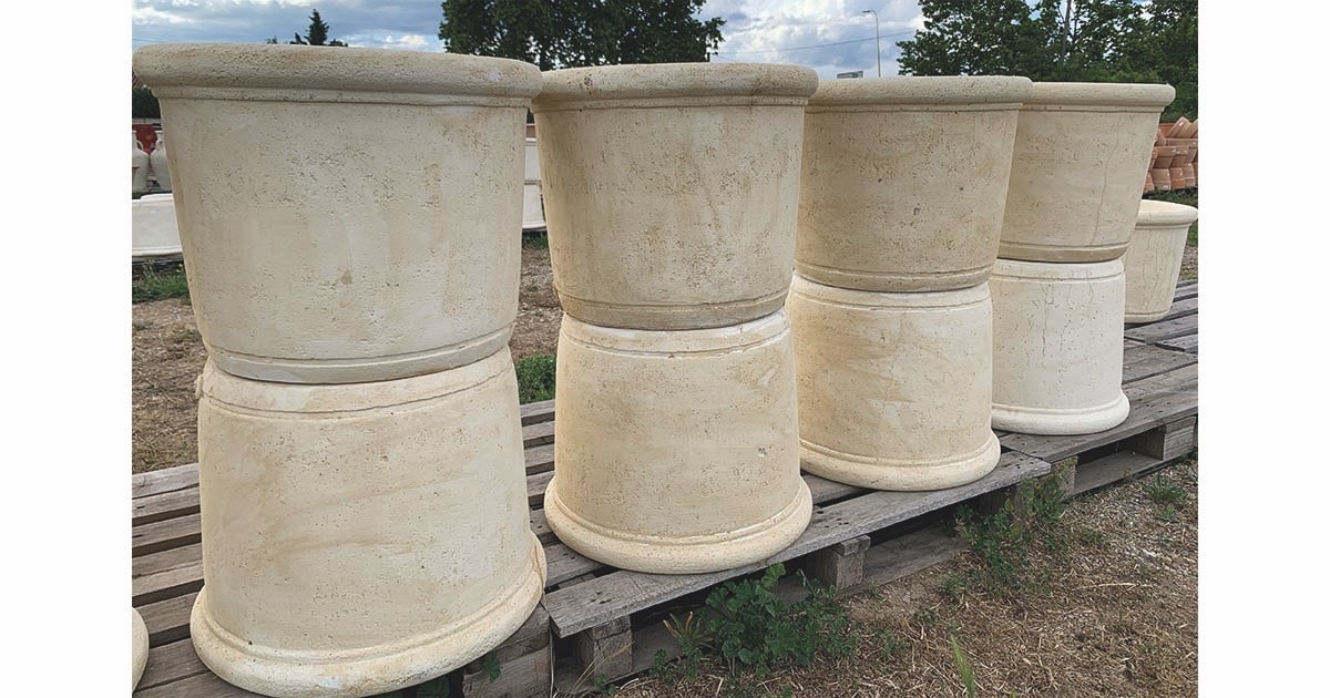 plusieurs pot en pierre