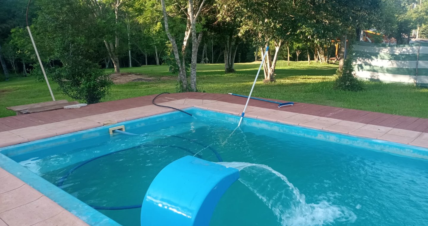 borde-piscina-atermico-granito-marmolina-marfil-40x40-premium