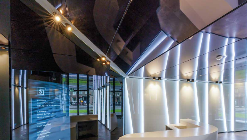 spiegeldecke-spanndecke-gallerie-flur