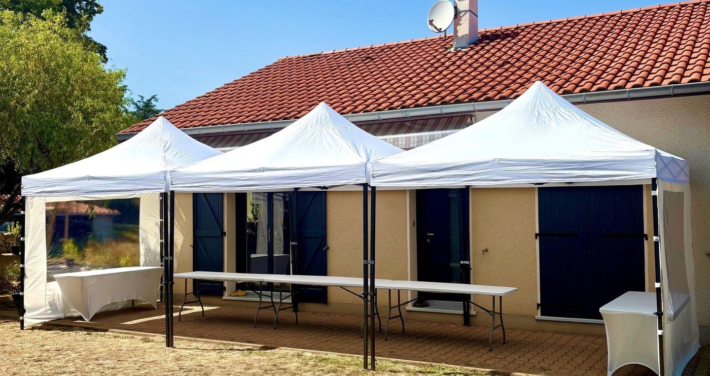 Location de barnum pliant professionnel pour événement sur Montbrison et dans la Loire.