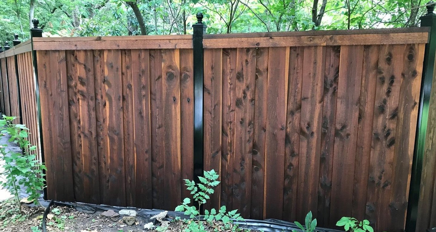 good looking fence after getting pressure washed and cleaned