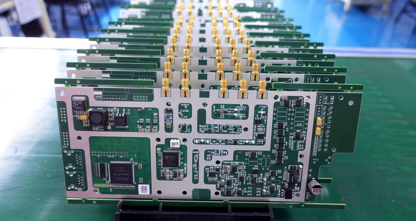 Application of High-Volume PCB Assembly services by Omini for large-scale production needs.