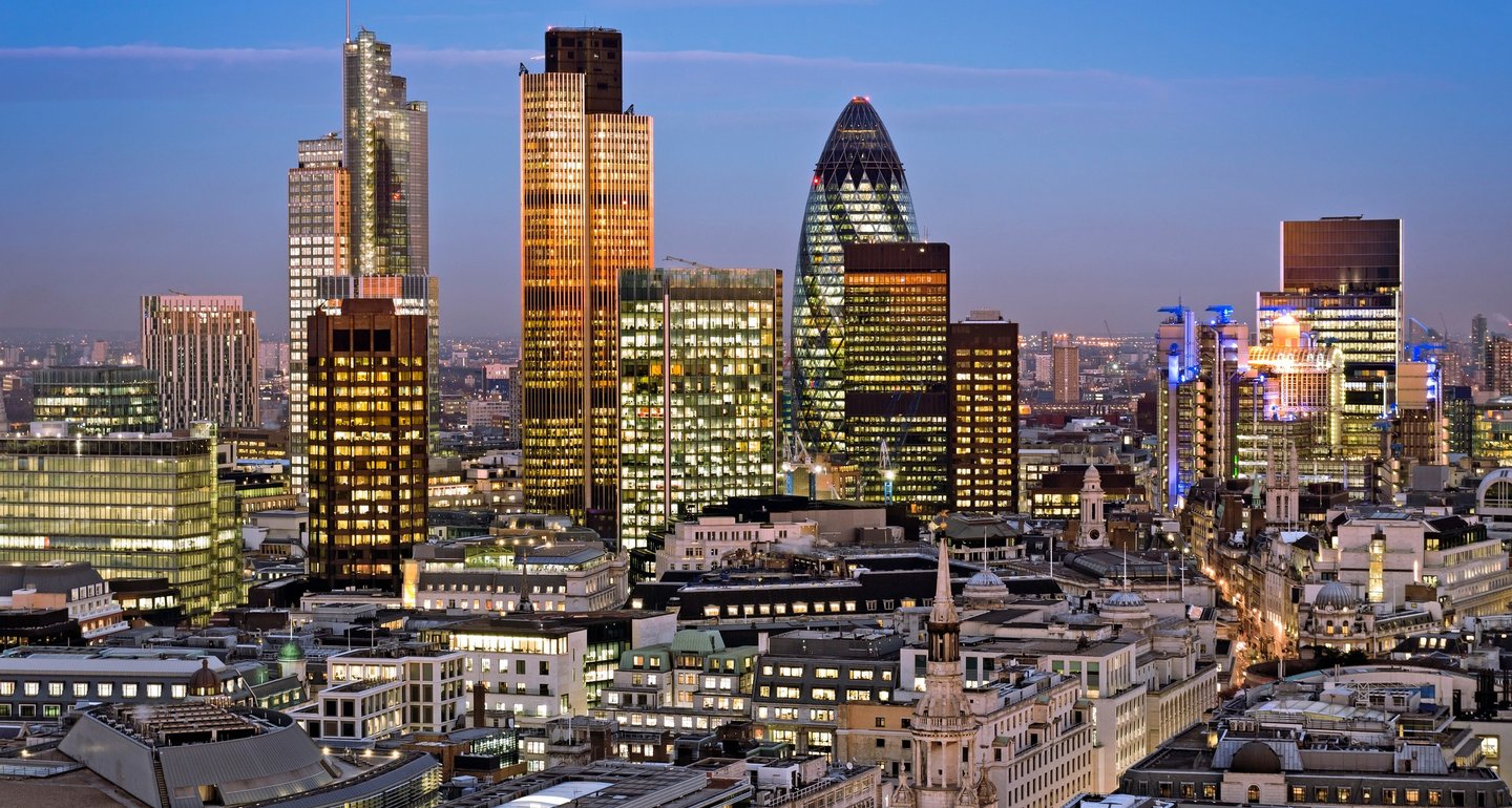 london skyline at night showing lighting