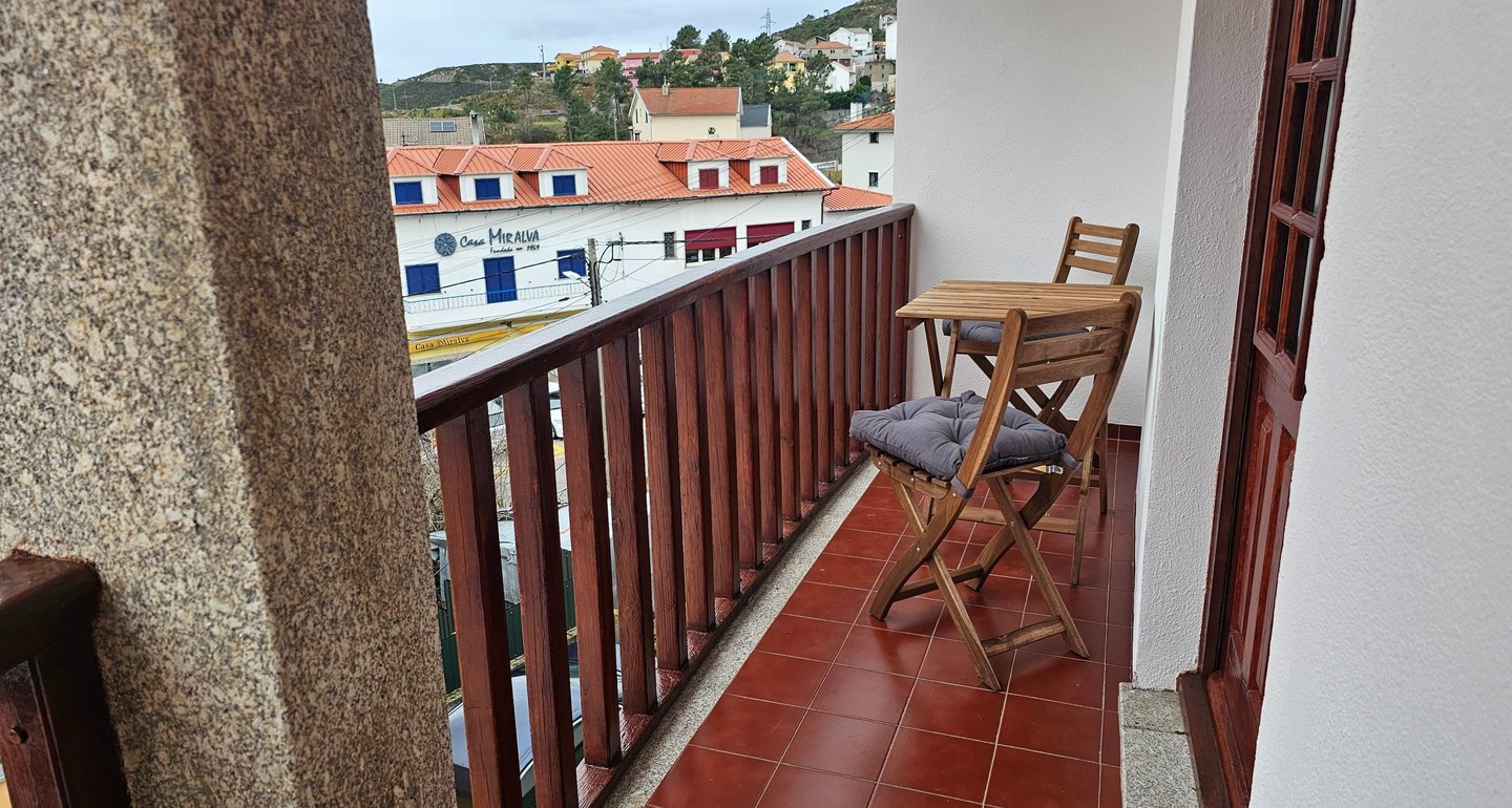 Casa do Mel - Varanda com vista ara a montanha