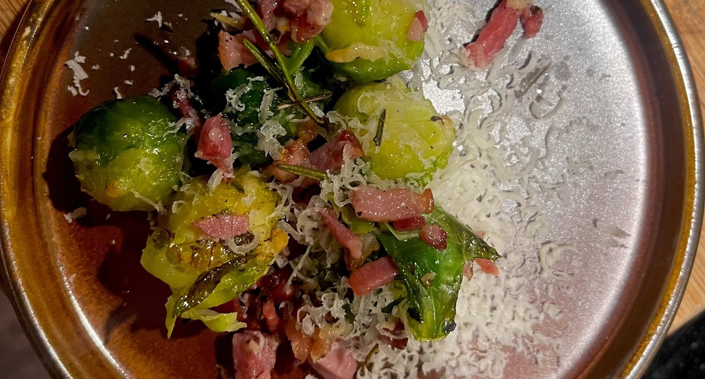 Komeet kok aan huis en catering: krokante spruitjes met parmezaan en spek