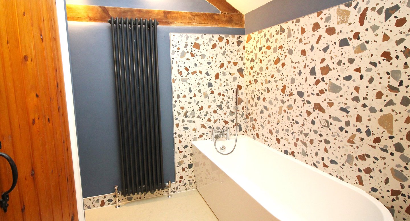 Spacious 'soaking' bathroom